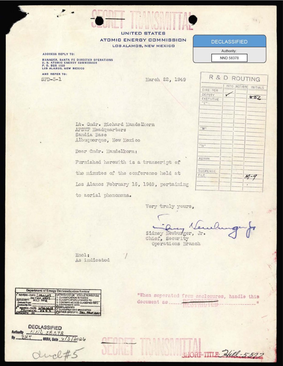 Carta de transmisión secreta desclasificada, fechada el 22 de marzo de 1949, sobre una conferencia de fenómenos aéreos.